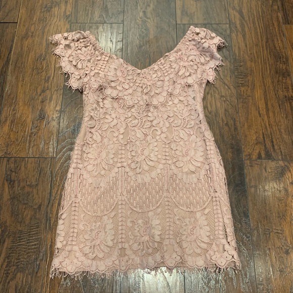 Wayf off the shoulder lace mini dress - Picture 1 of 15